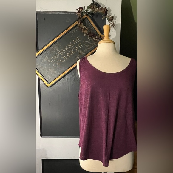 Old navy sleeveless pocket top (inventory tub #1) - Picture 1 of 7